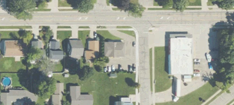 811 Grand Riv Ave