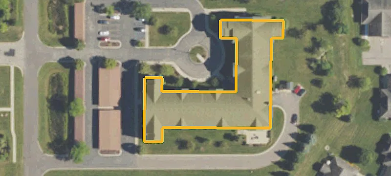 1900 Redbud Ln