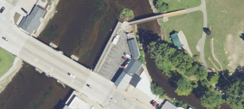 104 Grand Riv Ave