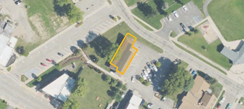 221 Grand Riv Rd