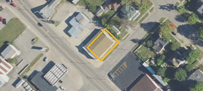 600 James St