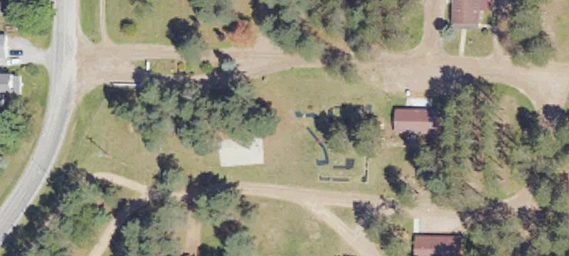 2225 Grass Lk Ave