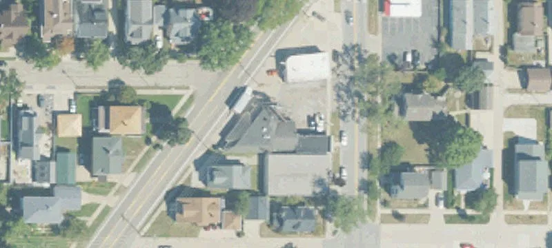 1607 Lakeshore Dr