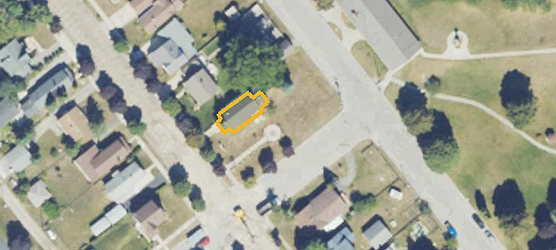 120 1st St
