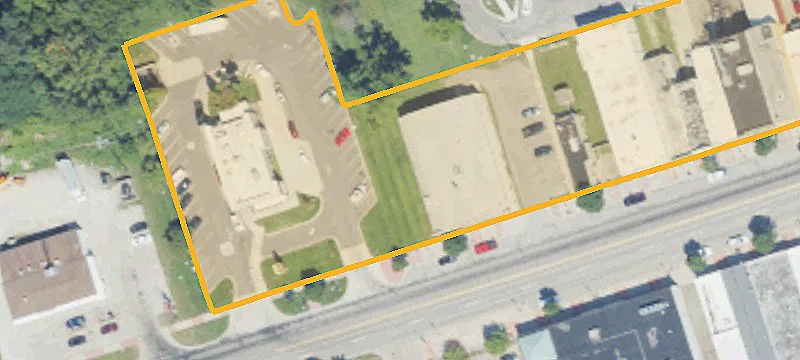2 Grand Riv Ave