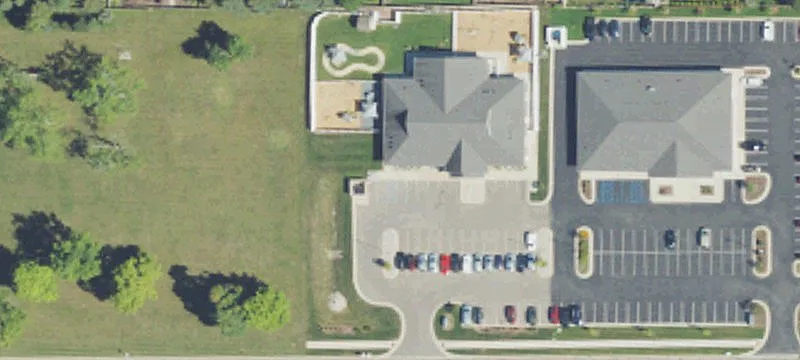 915 Charlevoix Dr