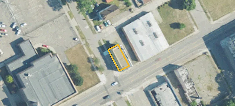 8101 Mack Ave