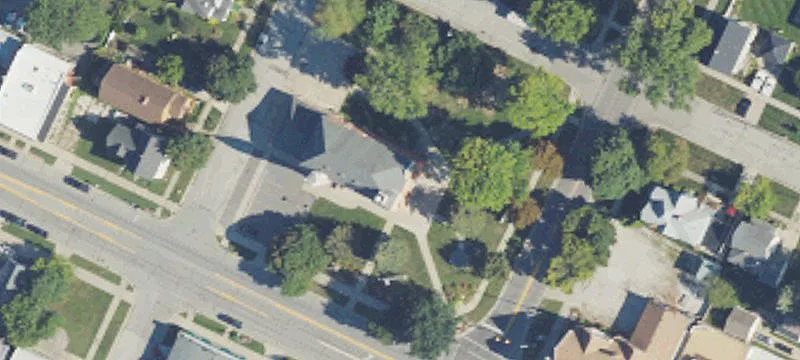 300 Broadway St