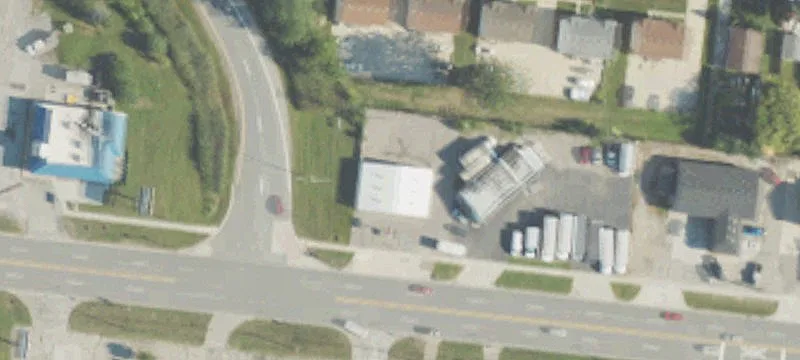 2569 Lapeer Ave