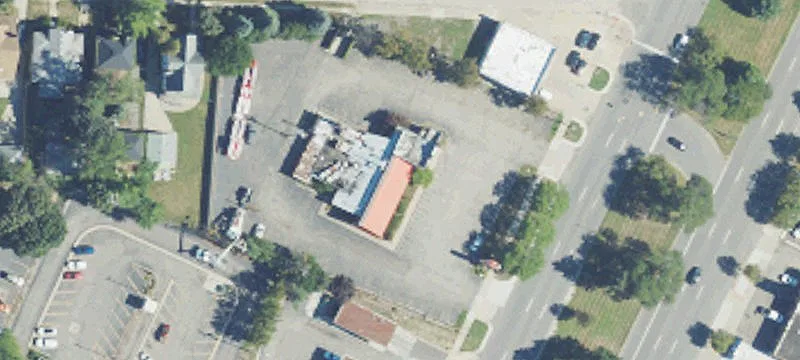 22765 Gratiot Ave