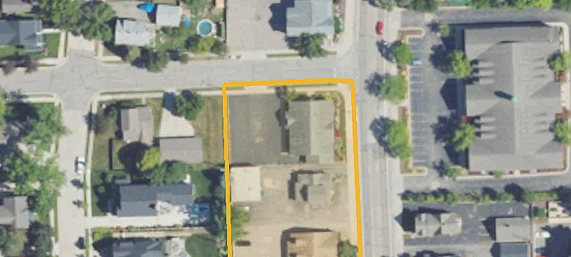 706 Main St