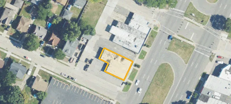 22215 Gratiot Ave
