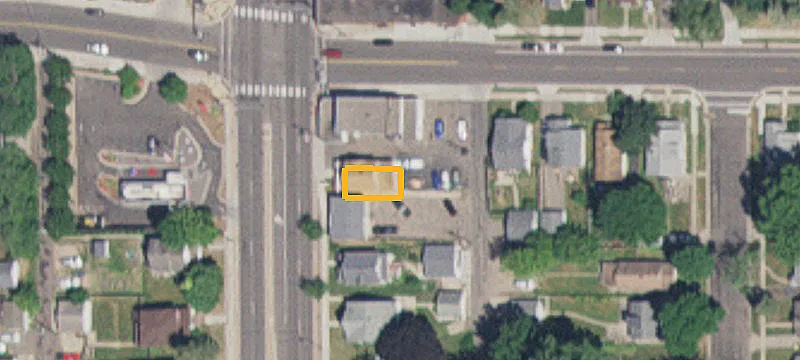 1004 Robert S St