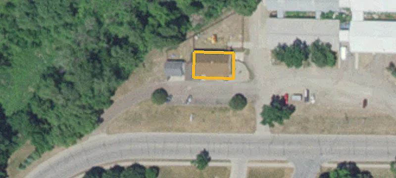 208 County Rd 1st E