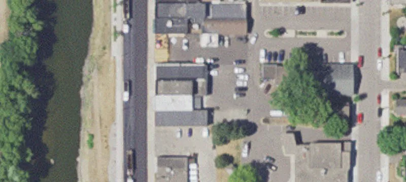 124 Riv N St