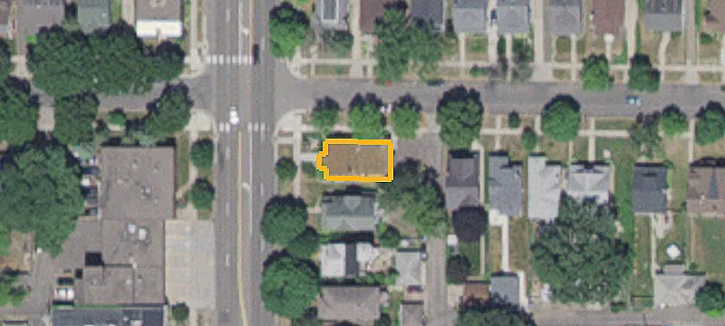 120 Snelling N Ave