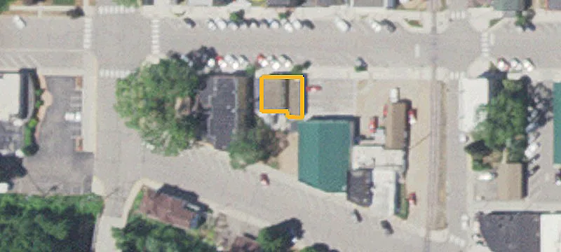 110 1st E St
