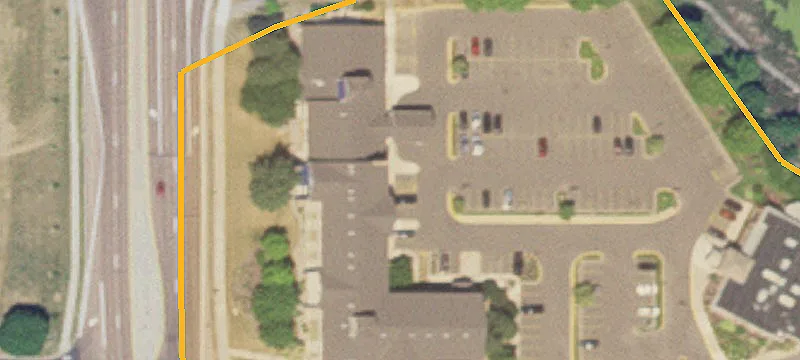 570 Pond Promenade