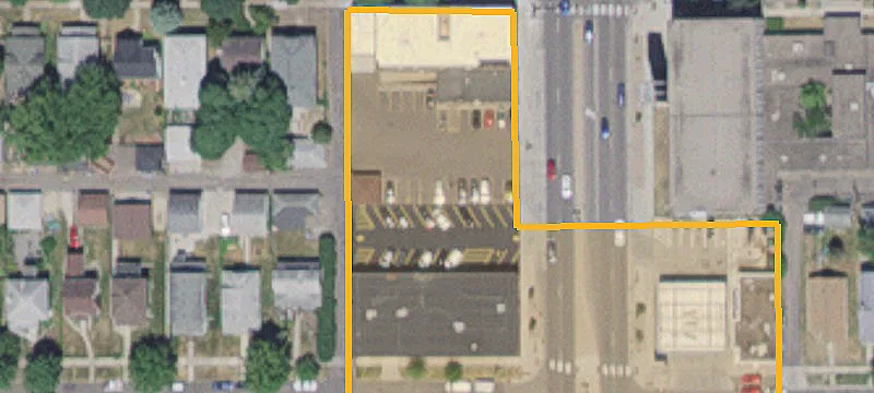 587 Snelling N Ave