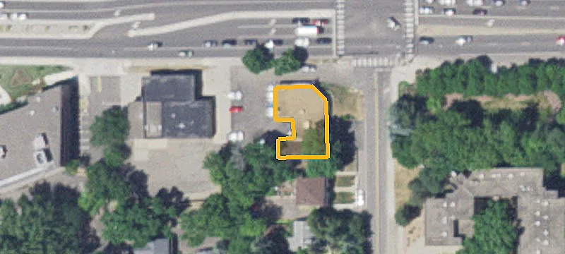 1042 Wayzata E Blvd