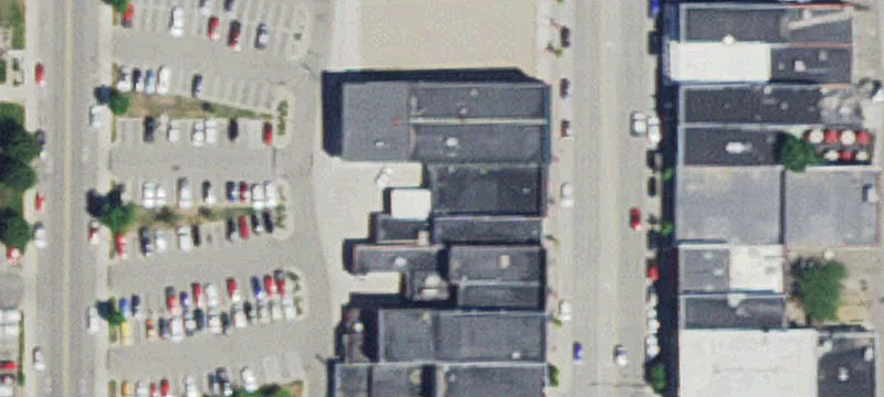 516 Broadway St