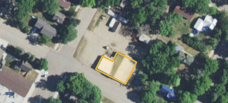 203 2nd E St