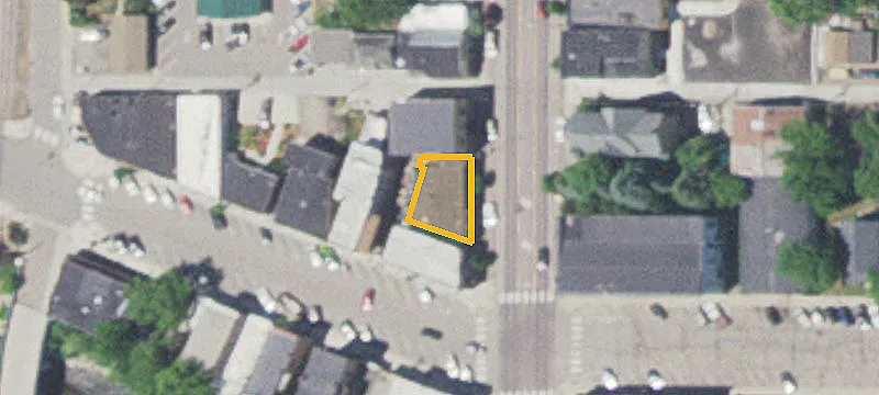 230 Broadway S St