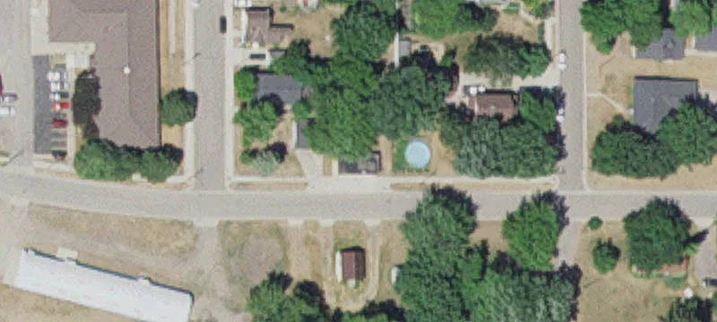 121 Linden E Ave