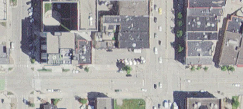 11 4th SW St
