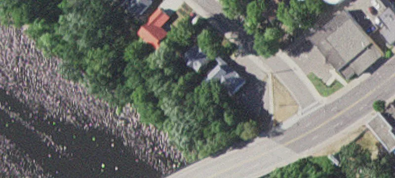 17 Riverside NE Dr