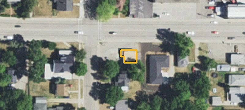 23 Nokomis W St