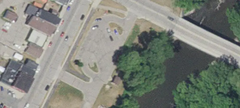 215 Railway N St