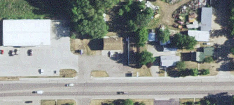 820 Business 23rd W
