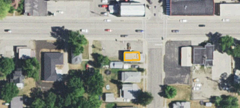 11 Nokomis W St