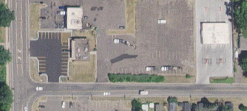 Demont W Ave