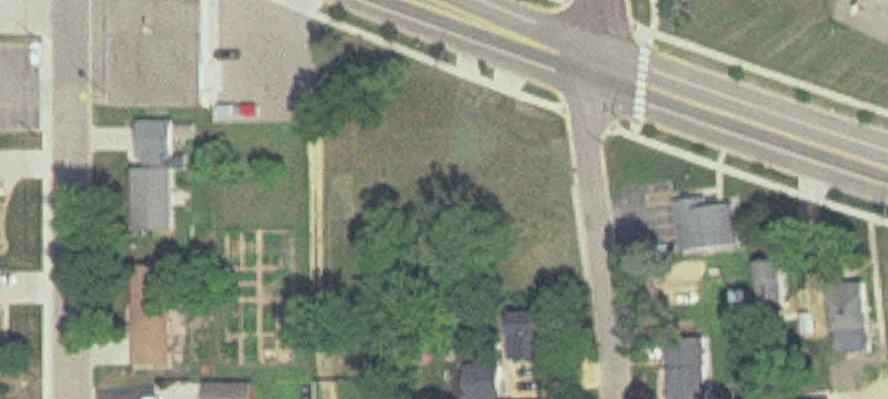 305 Pkwy Ave
