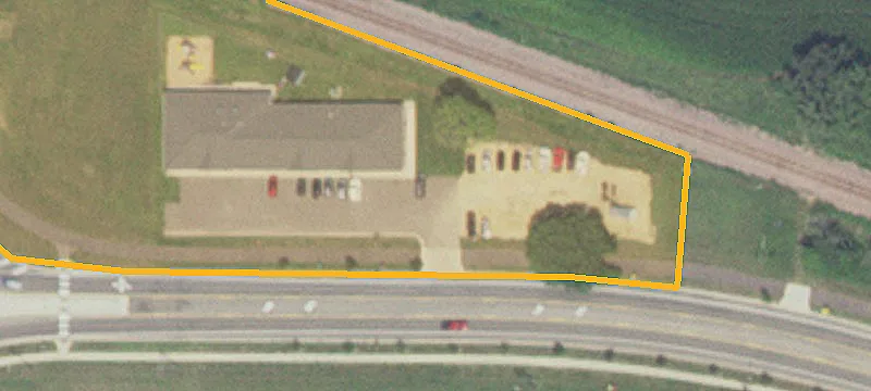 704 Pkwy Ave