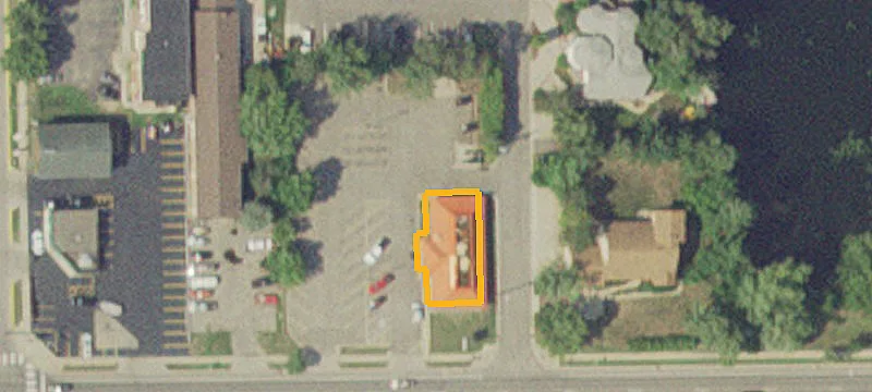 109 1st E St