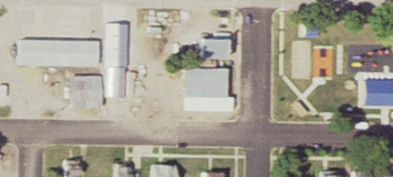 200 3rd W St