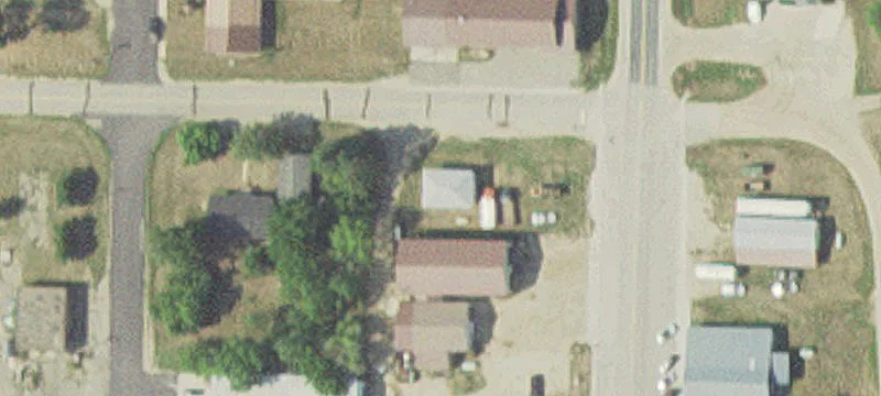 132 2nd NW St