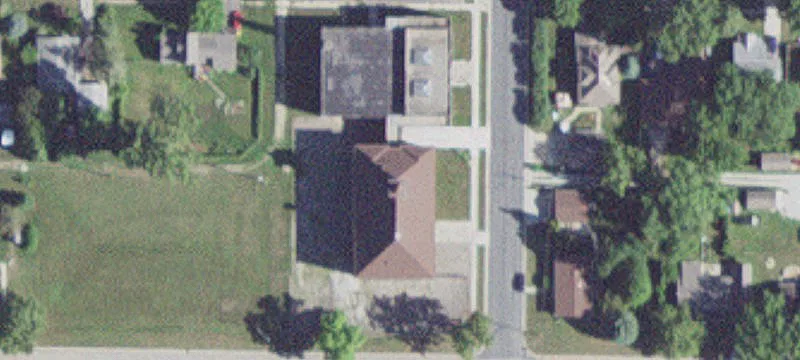 600 1st St