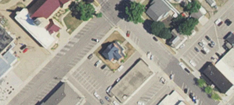 114 2nd W St