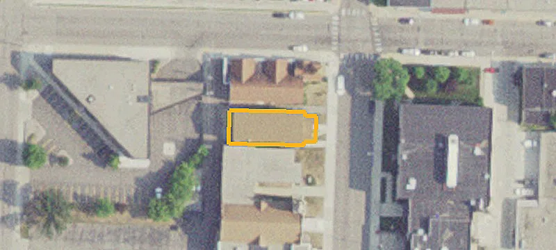 904 Lk Ave