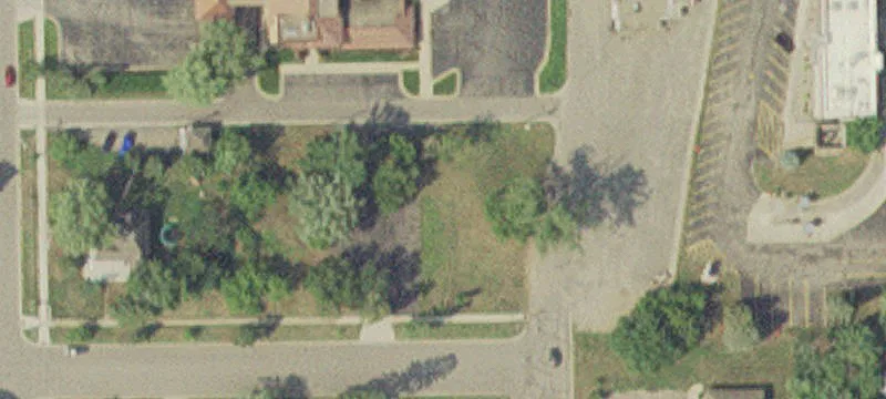 211 2nd E St