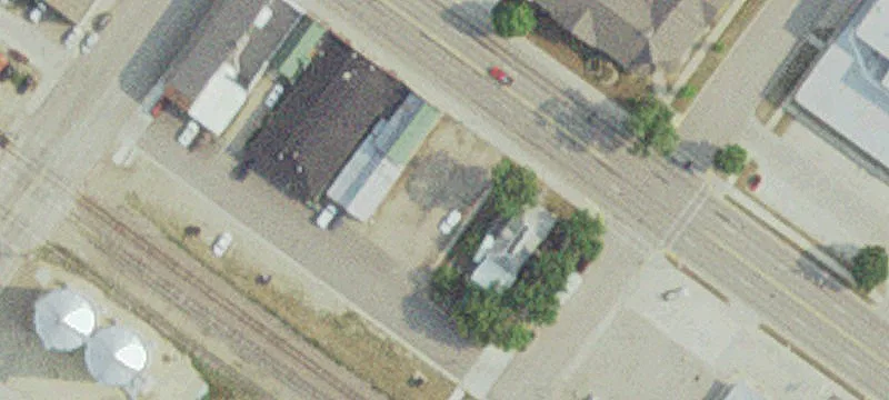 116 1st E St