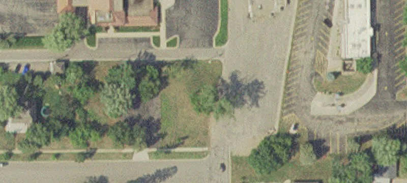 213 2nd E St