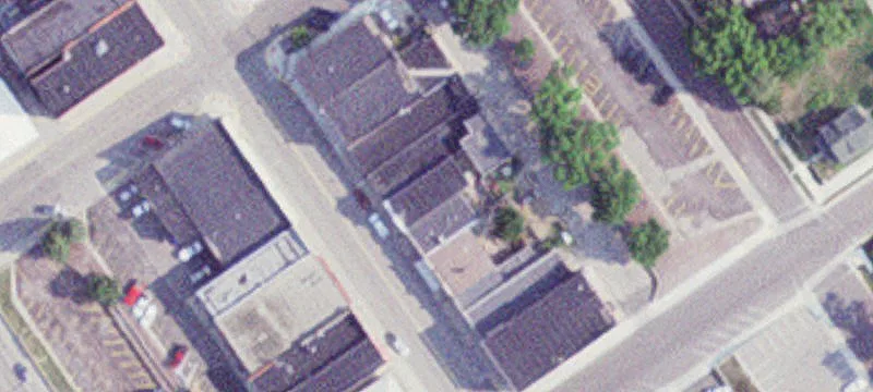 128 2nd NW St