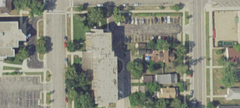 300 Ct Ave
