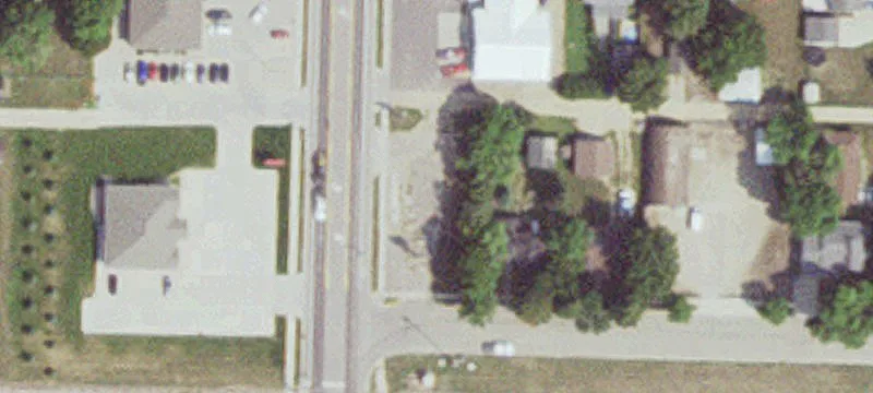 211 Kniss Ave