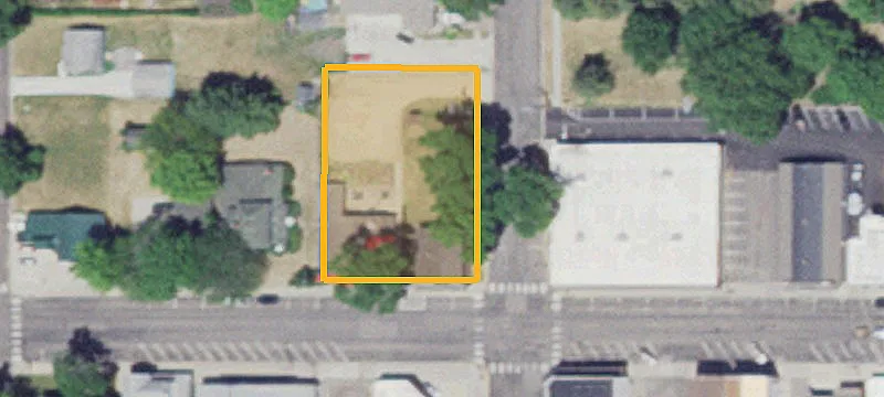 210 Main W Ave